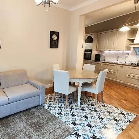 Luxury By Palazzo Senesi Apartment